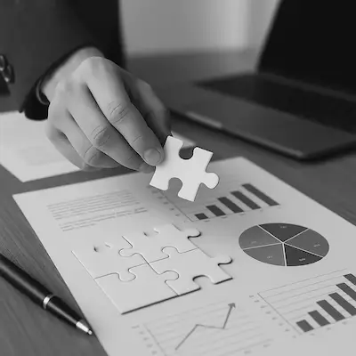 Alvo com uma flecha no centro, simbolizando a precisão e foco da missão da QMIX Digital.